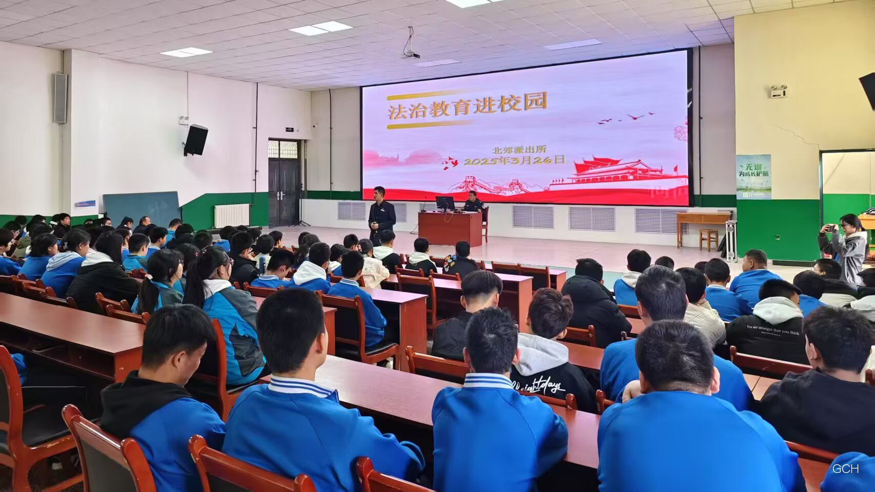 法治护航 守护青春校园——公共基础学院开展法治教育专题讲座